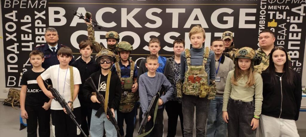 Учебный центр «Беркут» провёл выставку современной амуниции в TOP IT SCHOOL