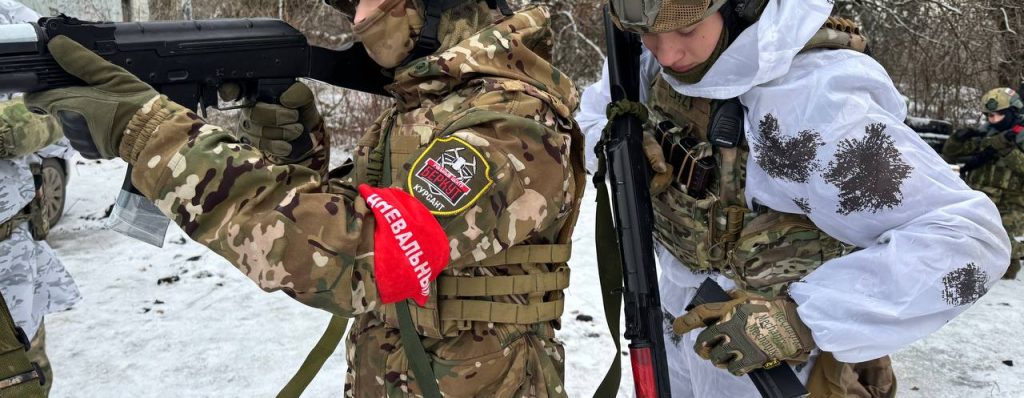 Занятие военно‑патриотического клуба «Беркут»: отработка боевых навыков